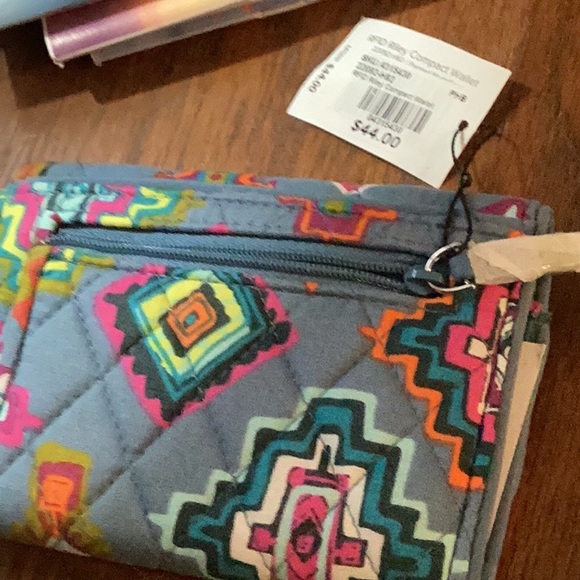 Vintage Vera Bradley triple zip hipster crossbody, painted medallions. Bag only. - Picture 4 of 6